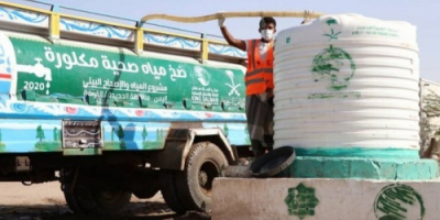 مركز سلمان يضخ أكثر من 288 ألف لتر من المياه الصحية بخزانات الخوخة في الحديدة