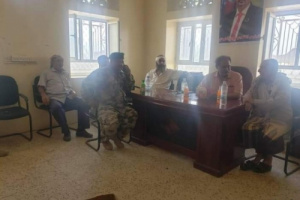 محافظ الضالع يزور قيادة العمليات المشتركة لمحور الضالع القتالي ويشيد بها