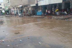 مناشدات لإنقاذ حي شعبي بلحج من كارثة محدقة بمنازلهم 