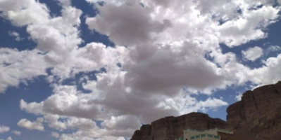 بحر العرب يقذف سحبا كثيفة باتجاة ٣ محافظات 