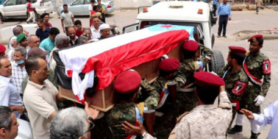 قيادات الانتقالي تتقدم جموع مشيعي فقيد الوطن الدكتور عبد العزيز الدالي إلى مثواه الأخير بالعاصمة عدن 