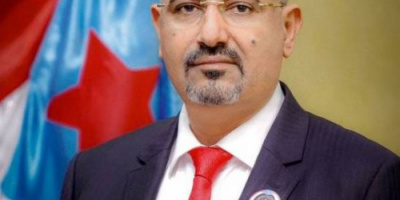 الرئيس عيدروس الزبيدي يعزي محافظ محافظة أبين السابق بوفاة والدته 