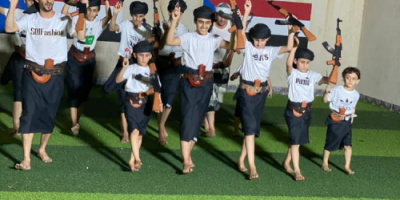 اسرة يافعية في بلاد المهجر تحتفل بشكل رمزي بالتراث اليافعي 