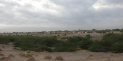 إستهداف حوثي يطال الأحياء السكنية في مديرية التحيتا 