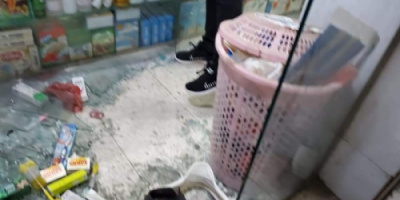بقنبلة يدوية ... مسلحون يهاجمون إحدى الصيدليات بإب 