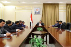 لقاء يجمع رئيس الحكومة معين عبدالملك بقيادات من المجلس الانتقالي في الرياض