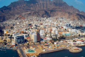 شرطة كريتر تلقي القبض على 10متهمين بقتل الشاب منور وترويج وبيع الحشيش 