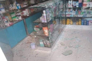 مسلحون يتبعون القيادي غزوان المخلافي يطلقون وابل من االرصاص على مخزن ادوية في تعز