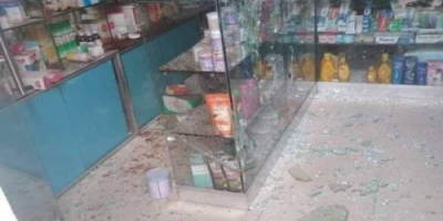 مسلحون يتبعون القيادي غزوان المخلافي يطلقون وابل من االرصاص على مخزن ادوية في تعز