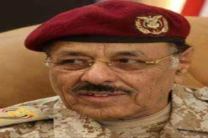 ناشط جنوبي مهاجما الاحمر : لا نصر لليمن واليمنيين طالما هذا العجوز متربع على عرش القرار 