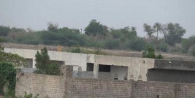  ميليشيا الحوثي تقصف بالمدفعة منازل المواطنيين بحيس