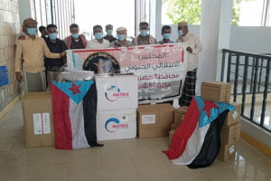 قيادة انتقالي الشحر تسلم مكتب الصحة المساعدات الطبية الإماراتية