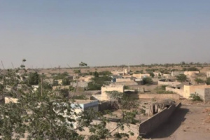 مليشيا الحوثي تعاود استهداف منازل المواطنين في حيس 