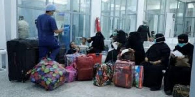 السعودية تنقل 45 عالقا من المهرة إلى سقطرى 