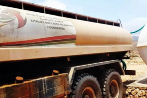  خليفة الانسانية تواصل إيصال مياه الشرب النظيفة للمناطق النائية بسقطرى 