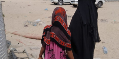 جمعية الساحل التنموية بعمران عدن توزع أدوات النظافة والإصحاح البيئي  ل 800 أسرة 