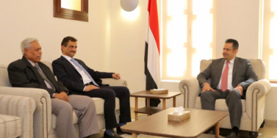 محافظ عدن يُطلع رئيس الوزراء حول تحديات الوضع الراهن والمتطلبات الضرورية ذات الاولوية في الجوانب الخدمية