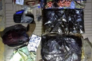  القبض على شخصين بحوزتهما حشيش وذخيرة بساحل حضرموت