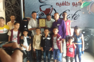 بمناسبة اليوم العالمي للتصوير إتحاد المصورين العرب يكرم أسرة الشهيد نبيل القعيطي بدرع الواجب والوفاء 
