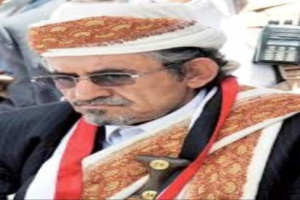  صادق الاحمر يدعي ملكيته لارضية مطار سيئون ويطالب بالإيجار