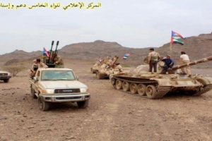 بالصور الانتقالي يدفع بتعزيزات عسكرية إلى أبين