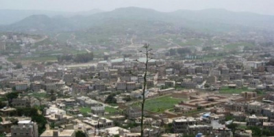المليشيا الحوثية تعتدي على مؤذن كفيف رفض أداء الصرخة الحوثية بمسجد باب 