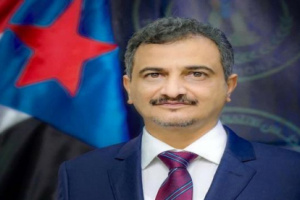 عدن .. المحافظ يزور مؤسسة المياه والصرف الصحي ويطلع على أوضاعها