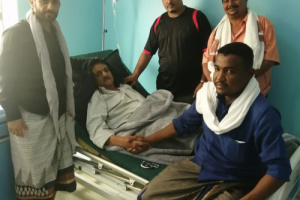 قيادات عسكرية من أبين تزور نائب رئيس إنتقالي الضالع في المستشفى للإطمئنان على صحته