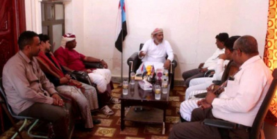 رئيس انتقالي سقطرى يبحث مع ملاك محلات الصرافة والبنوك التجارية أزمة شح السيولة