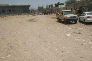 بدء تنفيذ مشروع رصف الشارع الخلفي بحبيل الجبر