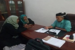الحوتري يناقش تفعيل خطط وبرامج إدارة المرأة والطفل في مديريتي خنفر وزنجبار