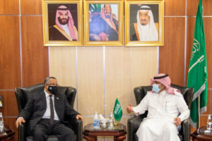 الخبجي يلتقي بالسفير السعودي  للبحث عن سبل تعزيز الجهود لتسريع إتفاق الرياض