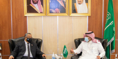 الخبجي يلتقي بالسفير السعودي  للبحث عن سبل تعزيز الجهود لتسريع إتفاق الرياض