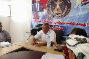 نائب انتقالي ابين يلتقي بقيادات التوجيه المعنوي لمناقشة جملة من القضايا