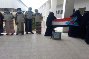 انتقالي الشحر يواصل حملة رش وتعقيم المدارس الثانوية بالمديرية