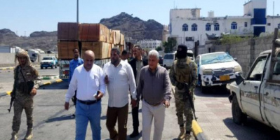 بتوجيهات من محافظ عدن ... البدء بفتح الطرقات الفرعية بالمعلا دكة بعد إغلاق دام لسنوات