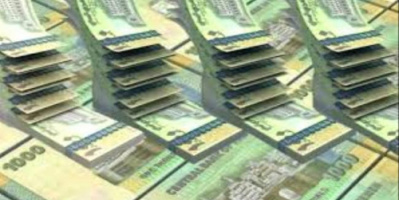 خبراء: الشرعية تمول حروبها من الاموال المطبوعة بدون غطاء وتسببت بانهيار العملة 