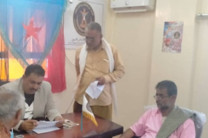 رئيس انتقالي لحج يلتقي رئيس انتقالي طور الباحة وعدد من قيادات المديرية وناقش معهم عدد من القضايا