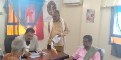 رئيس انتقالي لحج يلتقي رئيس انتقالي طور الباحة وعدد من قيادات المديرية وناقش معهم عدد من القضايا