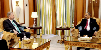  الزُبيدي يطلع السفير الأميركي على الأوضاع في الجنوب ويشدد على تنفيذ آلية تسريع اتفاق الرياض 