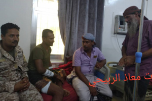 قائد اللواء "الثاني عشر" صاعقة يزور جرحى القوات الجنوبية في مستشفيات عدن (مصور) 
