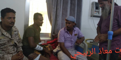 قائد اللواء "الثاني عشر" صاعقة يزور جرحى القوات الجنوبية في مستشفيات عدن (مصور) 