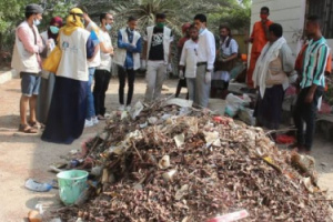 مدير عام مديرية خور مكسر يدشن حملة النظافة والتعقيم للمدارس