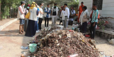 مدير عام مديرية خور مكسر يدشن حملة النظافة والتعقيم للمدارس