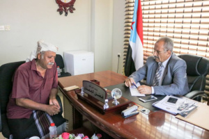 لقاء يجمع الجعدي بقائد عمليات اللواء 35مدرع بمكتبة بالعاصمة عدن