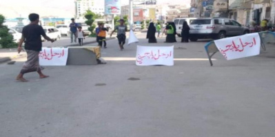 احتجاجات وقطع للطرقات في المكلا تنديدا بتردي خدمة الكهرباء