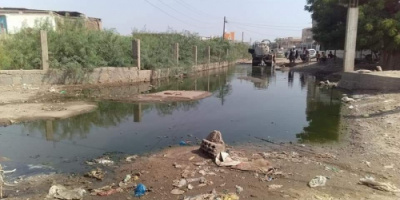 مياه الصرف الصحي تحاصر منطقة الوهط