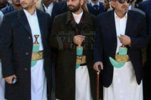 حميد الأحمر: سنستعيد سقطرى بالسلم أو بالحرب