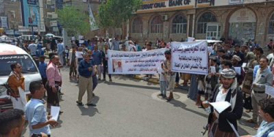احتجاجات على تواطؤ الإخوان مع قتلة الزوقري بتعز