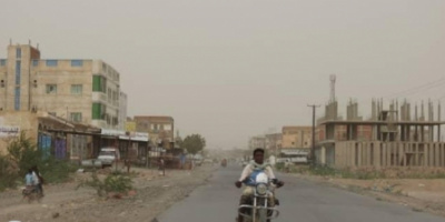 مليشيات الحوثي تقصف الأحياء السكنية في مدينة حيس بالقذائف المدفعية